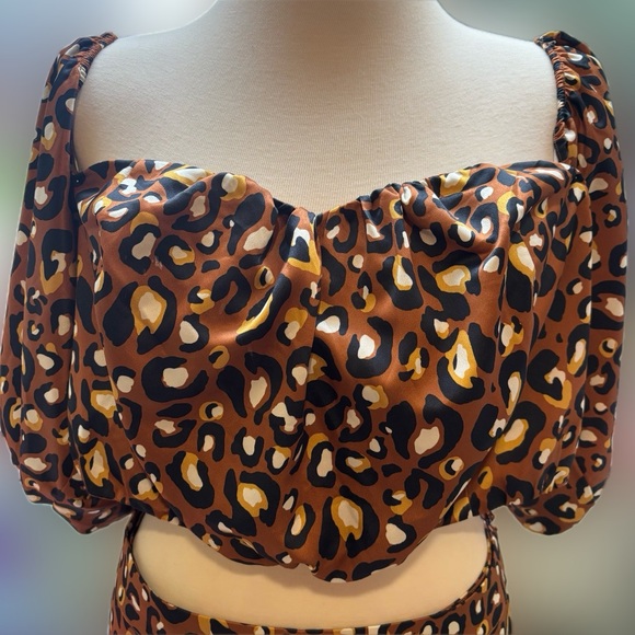 NWOT Express x Lady Gang Leopard Off Shoulder Black Gold Satin-Like Crop Top XL - Picture 2 of 9